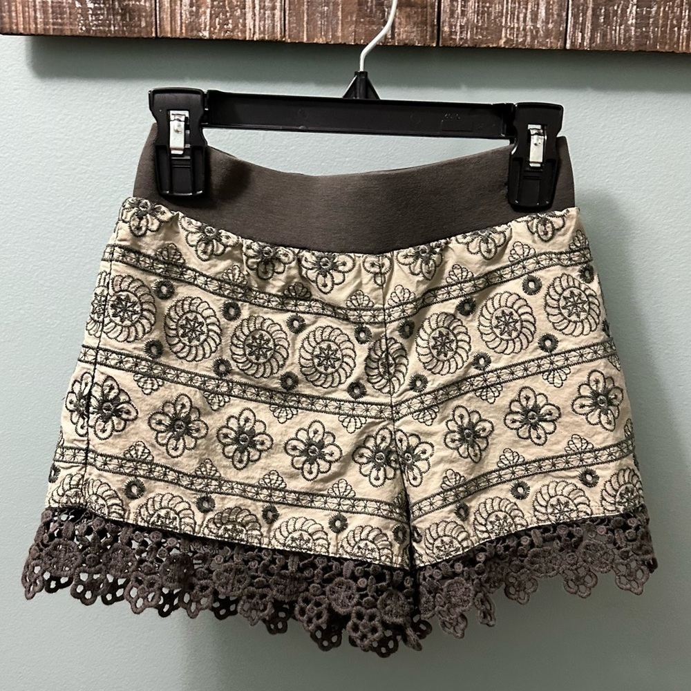 Matilda Jane 435 Olive Medallion Shorts w/ Lace Trim Size 8